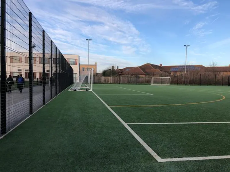 Modern Dagenham school, J220 (photo 38)