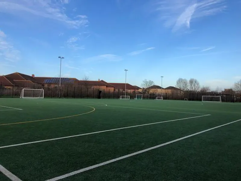 Modern Dagenham school, J220 (photo 39)