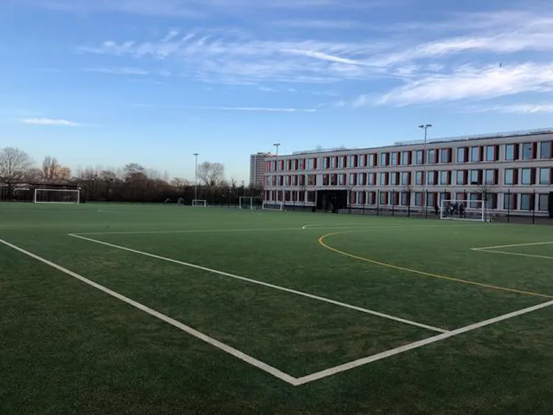 Modern Dagenham school, J220 (photo 42)
