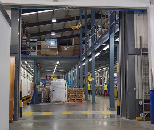 Commercial factory in Wickford, N463