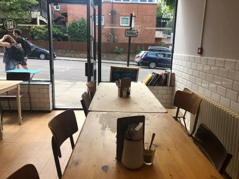 Cosy Highbury cafe, R830 (photo 6)