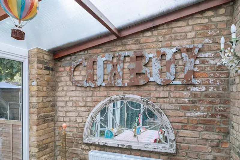 Quirky Victorian Leyton house, B1865 (photo 29)
