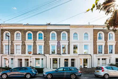 Eclectic colourful Arsenal house, A1502
