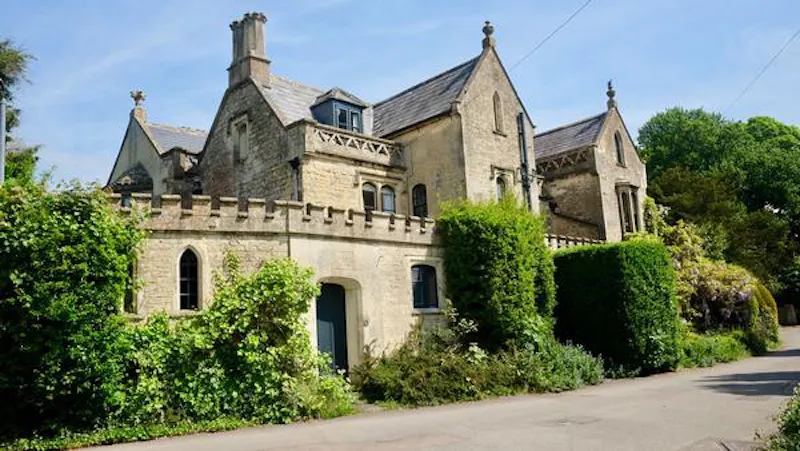 Gothic family home in Chippenham, G306 (photo 1)