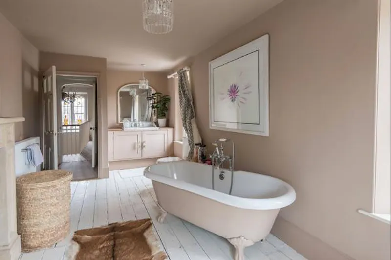 Bathroom at Gothic family home in Chippenham, G306 (photo 25)