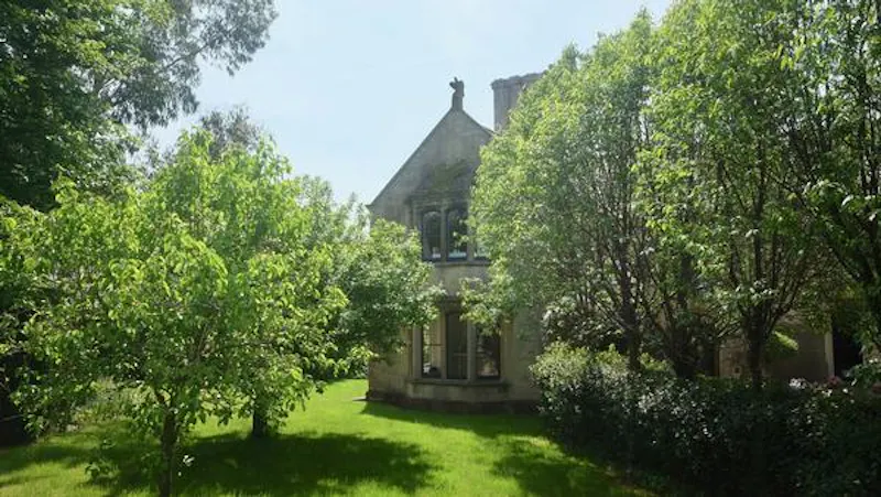 Garden at Gothic family home in Chippenham, G306 (photo 40)