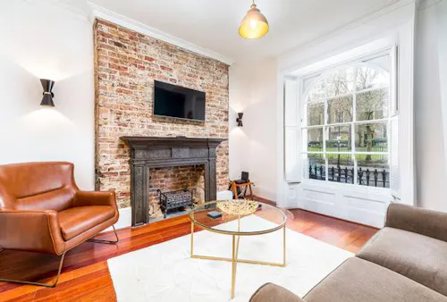 Modern Angel flat with courtyard, F1187