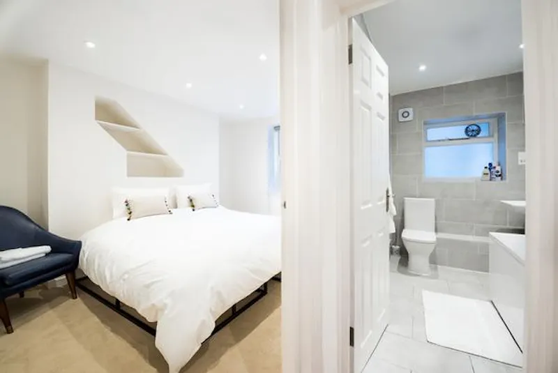 Modern Angel flat with courtyard, F1187 (photo 9)