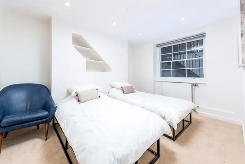Bedroom - child's at Modern Angel flat with courtyard, F1187 (photo 11)