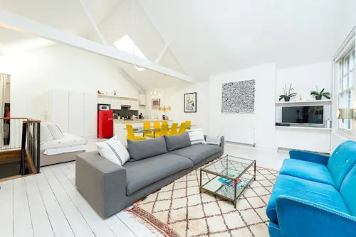 Colourful Old Street penthouse, F1188