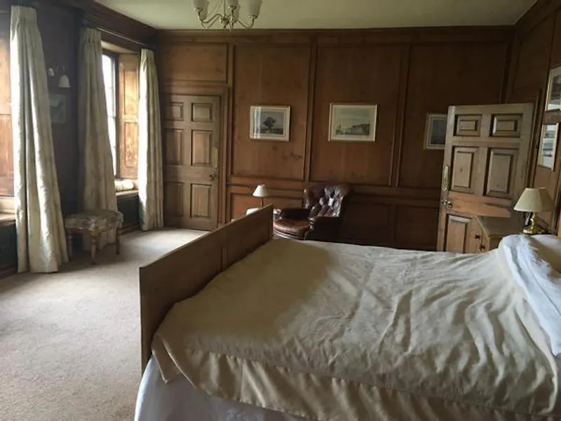 Bedroom at Georgian Chigwell house, A1504 (photo 6)