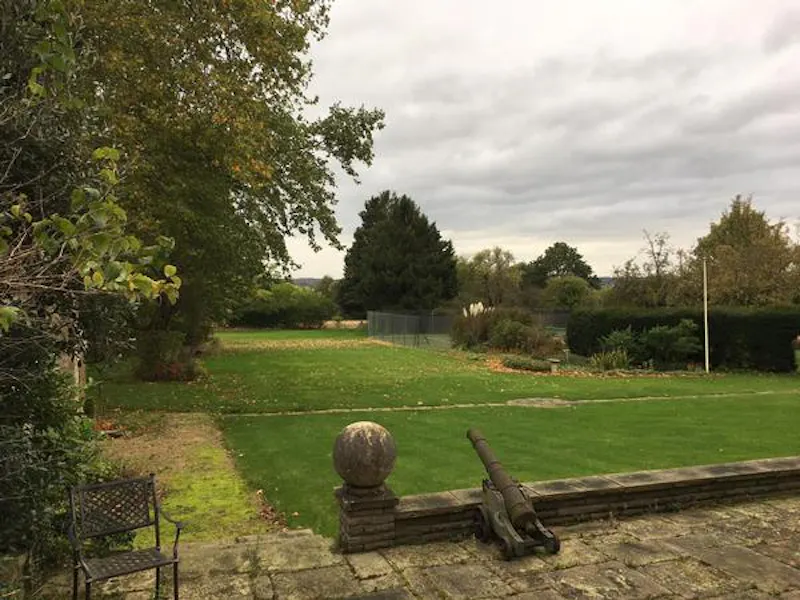 Garden at Georgian Chigwell house, A1504 (photo 14)