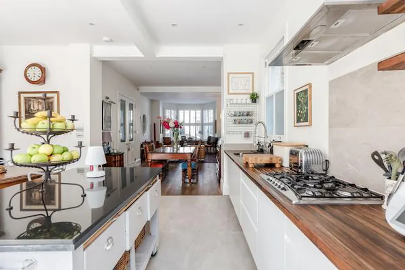 Kitchen at Immaculate Twickenham house, B1868 (photo 7)