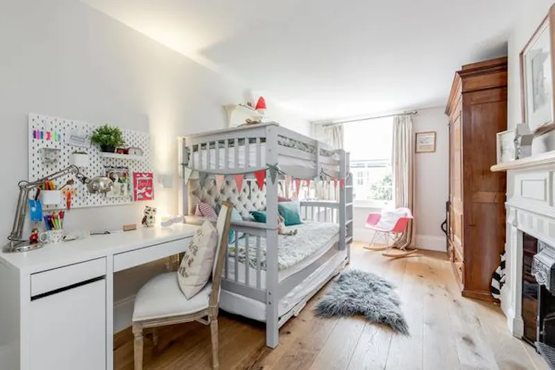 Bedroom - child's at Immaculate Twickenham house, B1868 (photo 37)