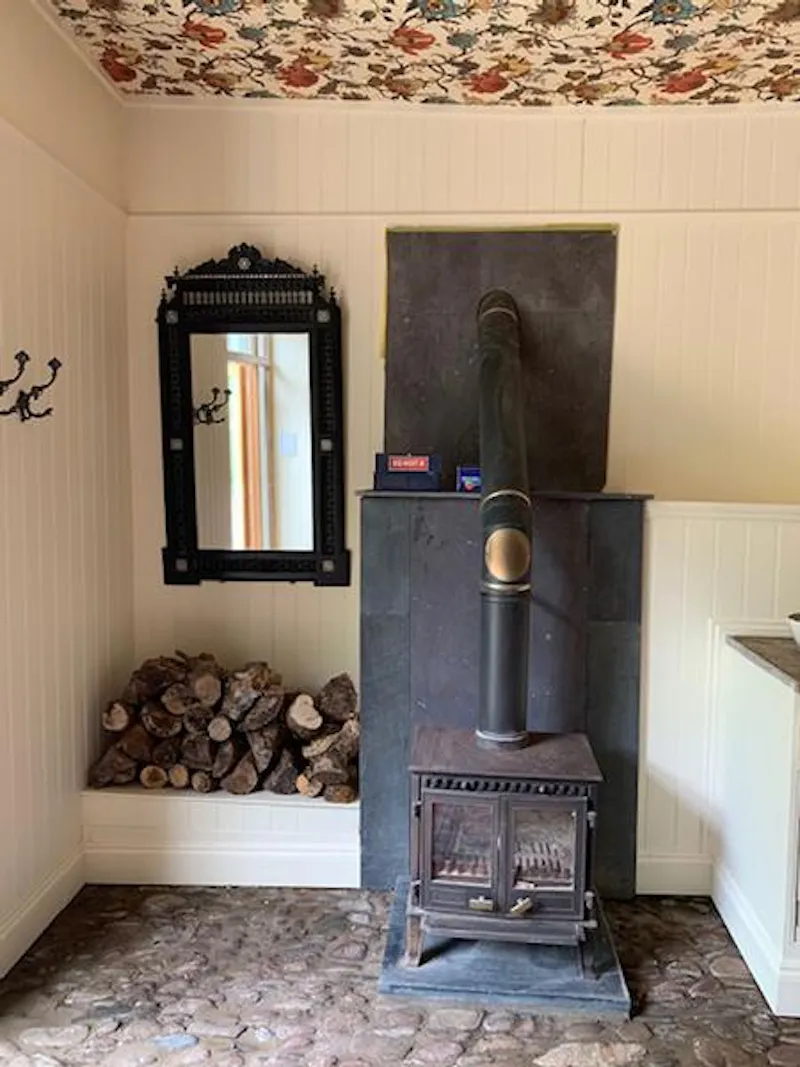 Fireplace at Cornish castle and gardens, G307 (photo 6)