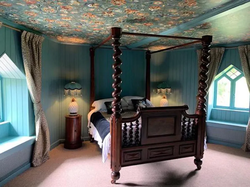Bedroom at Cornish castle and gardens, G307 (photo 16)