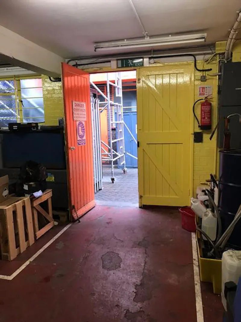 Engineer's workshop in Mile End, N466 (photo 33)