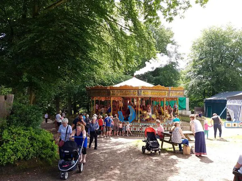 Steam-driven fairground museum, V162 (photo 2)