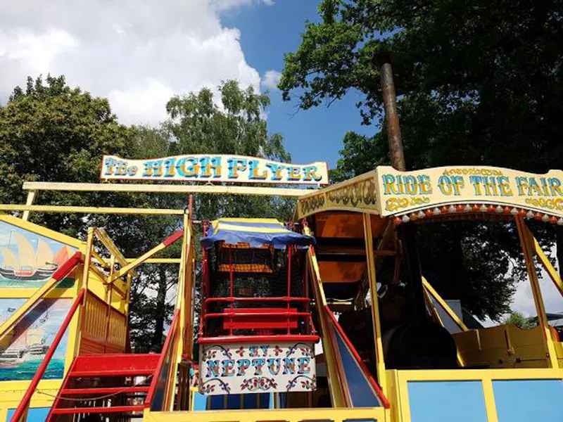 Steam-driven fairground museum, V162 (photo 3)