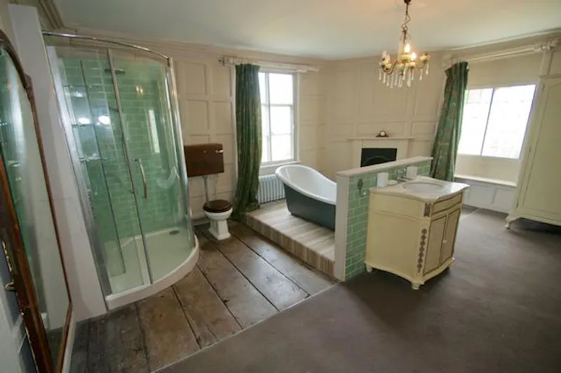 Bathroom at Shropshire Timber-framed house , M328 (photo 9)
