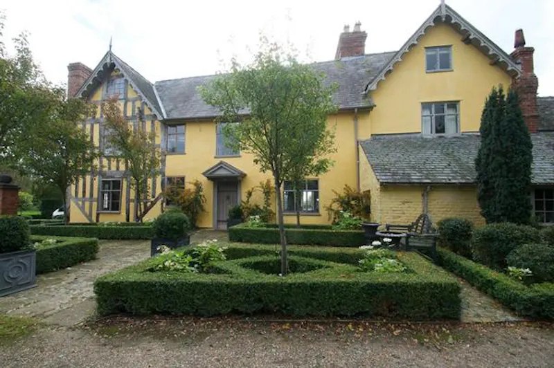 Courtyard at Shropshire Timber-framed house , M328 (photo 10)