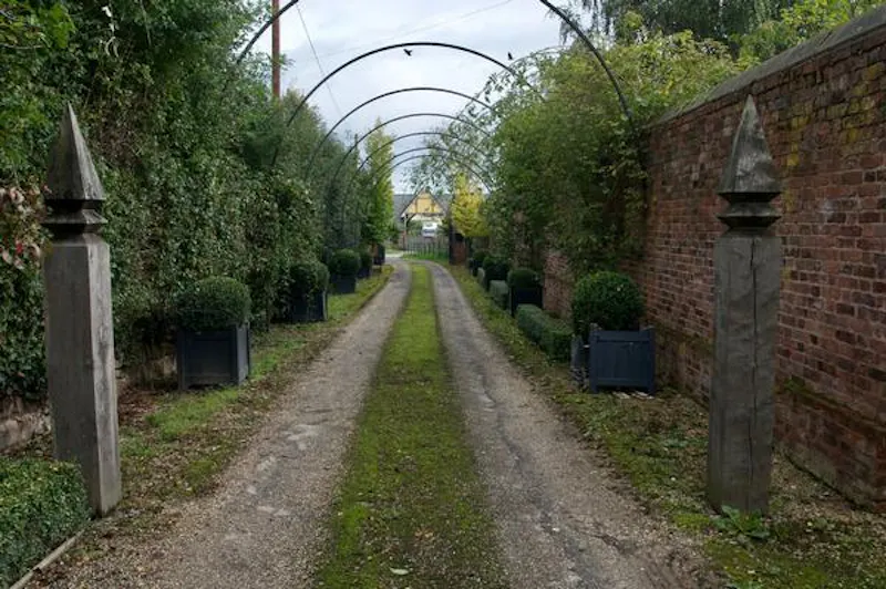 Driveway at Shropshire Timber-framed house , M328 (photo 15)