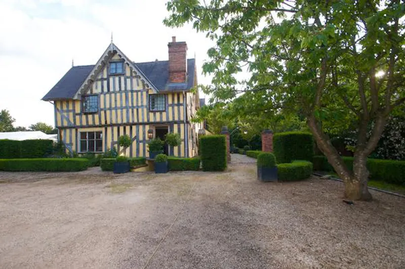 Driveway at Shropshire Timber-framed house , M328 (photo 19)