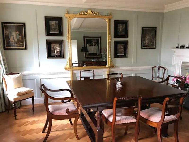 Dining room at Traditional house on the Thames, A1507 (photo 9)