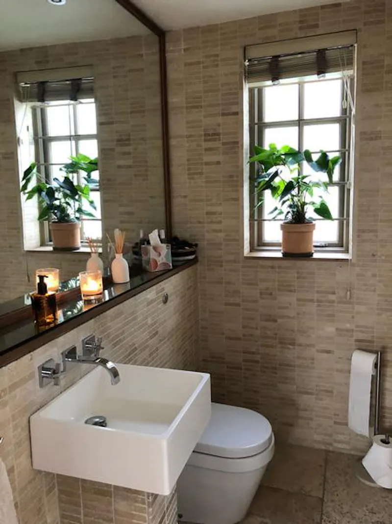 Bathroom at Traditional house on the Thames, A1507 (photo 21)