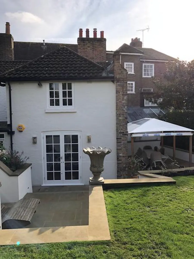 Traditional house on the Thames, A1507 (photo 37)