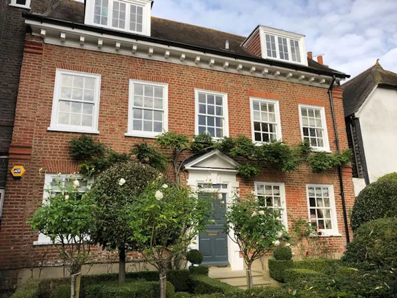 Traditional house on the Thames, A1507 (photo 45)