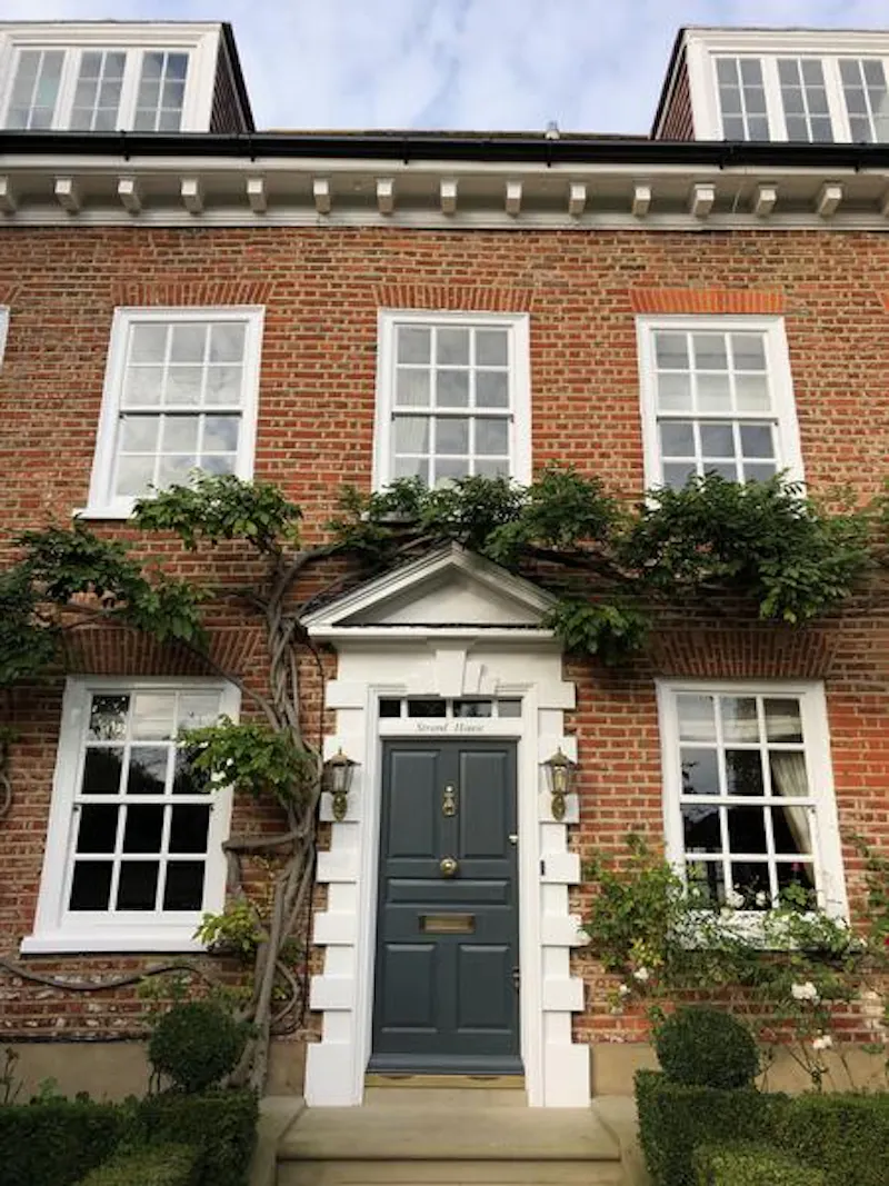 Traditional house on the Thames, A1507 (photo 46)