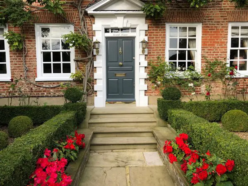 Traditional house on the Thames, A1507 (photo 47)