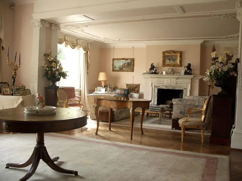 Drawing room at Crawley Victorian country house, M329 (photo 5)