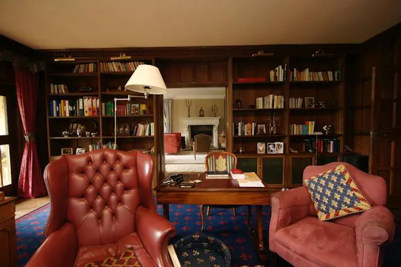 Library at Crawley Victorian country house, M329 (photo 15)