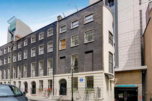 Vacant Embankment townhouse, A1508