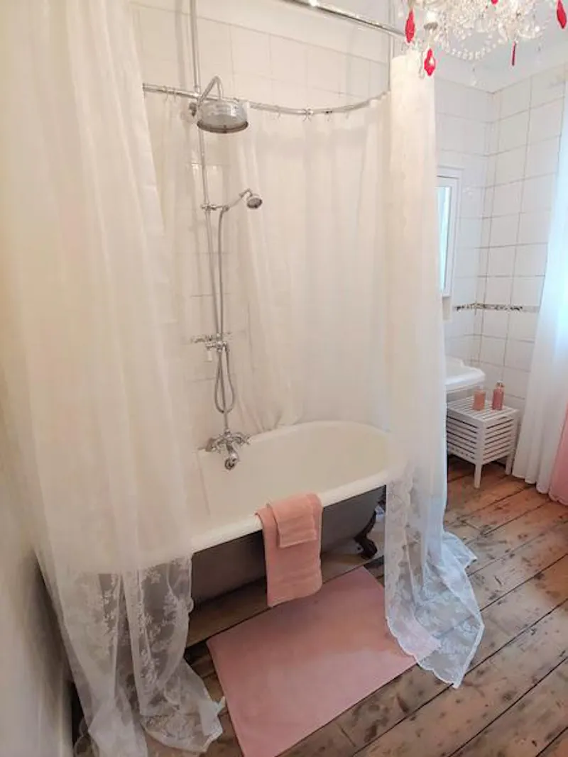 Bathroom at Colourful Kensal Green apartment, F1189 (photo 35)