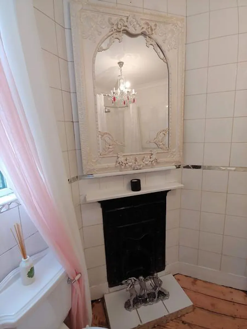 Tiled at Colourful Kensal Green apartment, F1189 (photo 37)