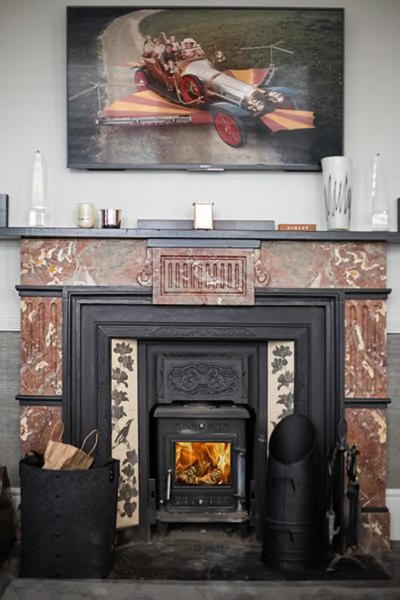 Fireplace at Vibrant Deal Home, D2433 (photo 12)