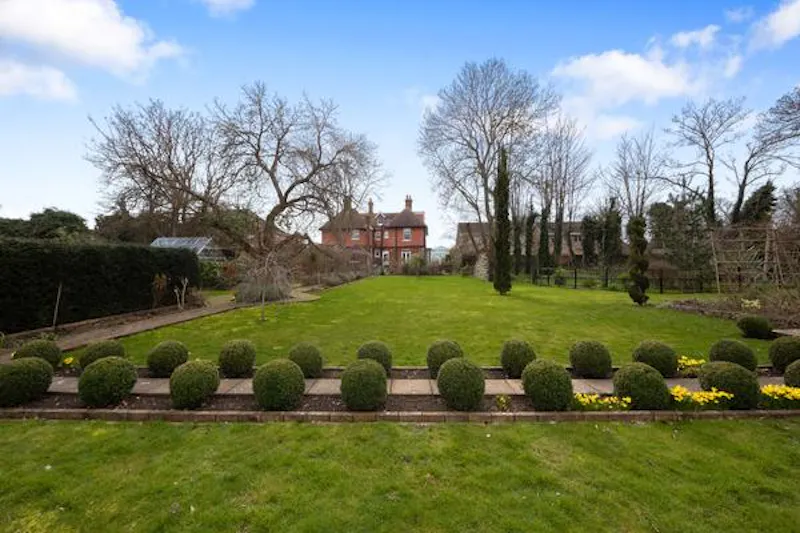 Garden at Vibrant Deal Home, D2433 (photo 29)