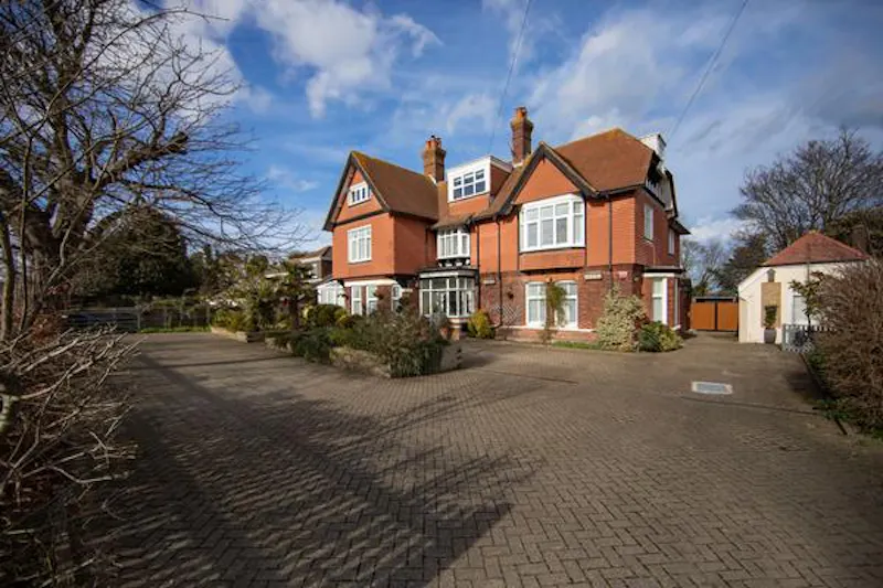 Driveway at Vibrant Deal Home, D2433 (photo 43)
