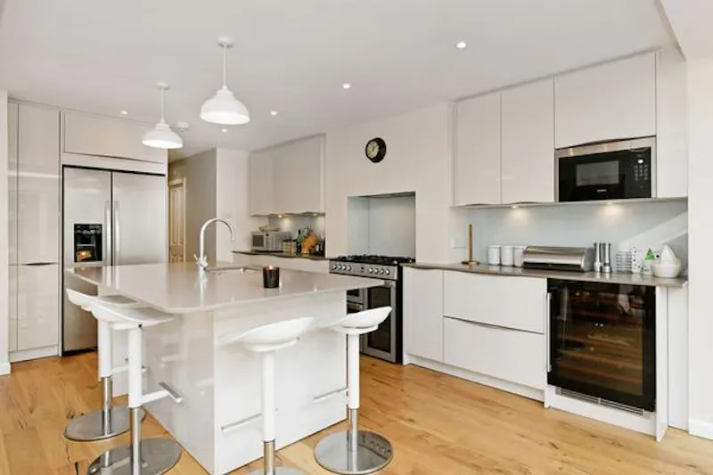 Light filled Sydenham home, B1869 (photo 9)