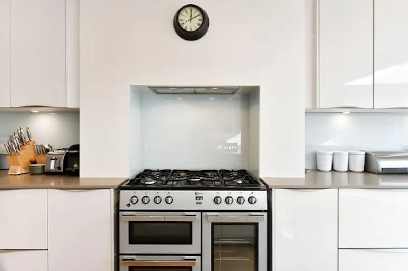 Light filled Sydenham home, B1869 (photo 15)