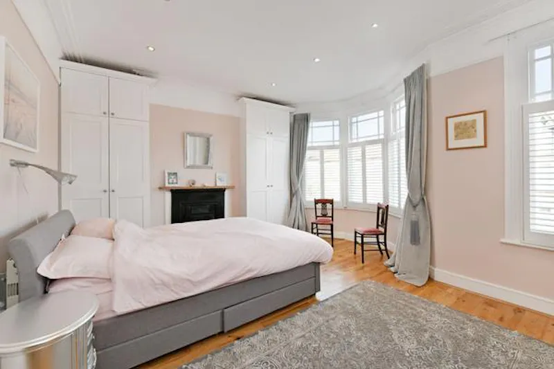 Light filled Sydenham home, B1869 (photo 19)