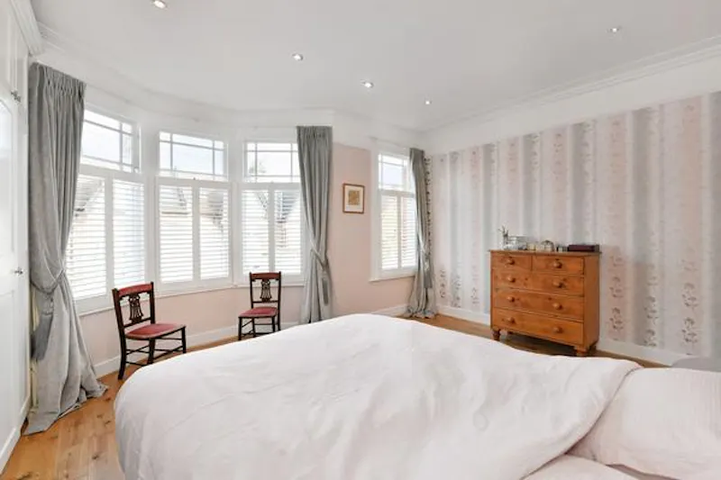 Light filled Sydenham home, B1869 (photo 22)