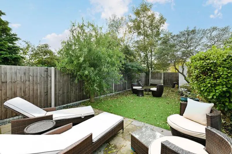 Garden at Light filled Sydenham home, B1869 (photo 26)