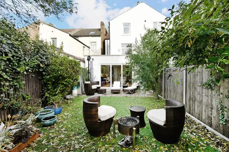 Light filled Sydenham home, B1869 (photo 27)