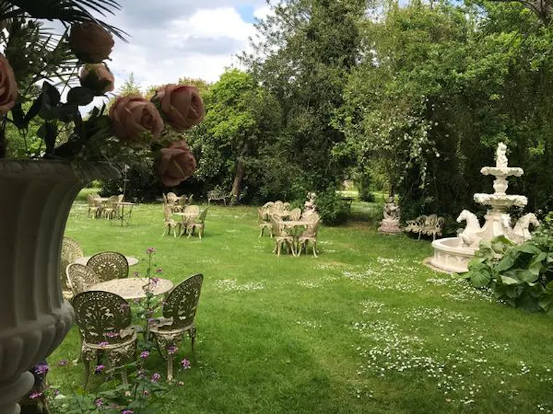 Garden at Bohemian house near Newark, A1509 (photo 62)