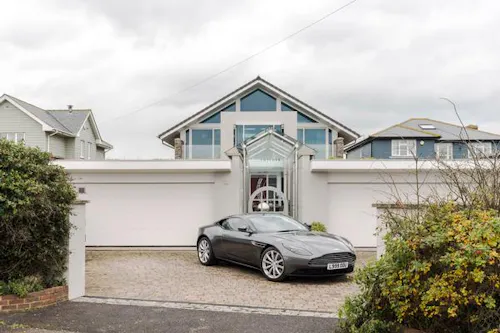 Cool Chichester beach house, K445