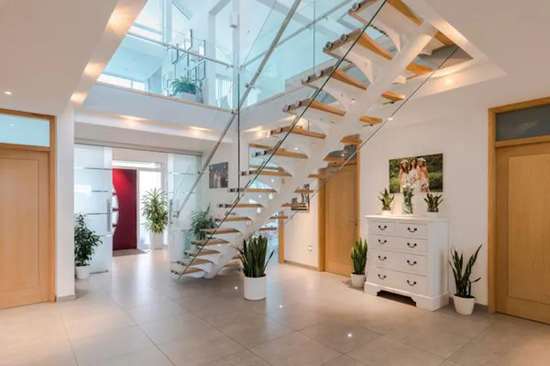 Entrance hall at Cool Chichester beach house, K445 (photo 2)